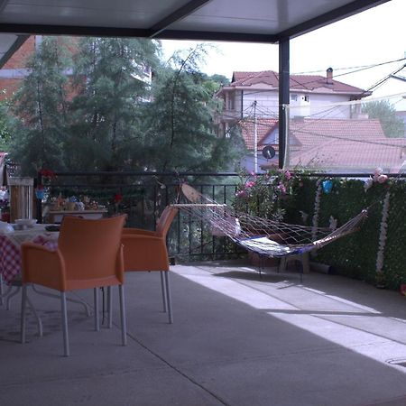 Adem'S Cozy Terrace Retreat Panzió Szkopje Kültér fotó