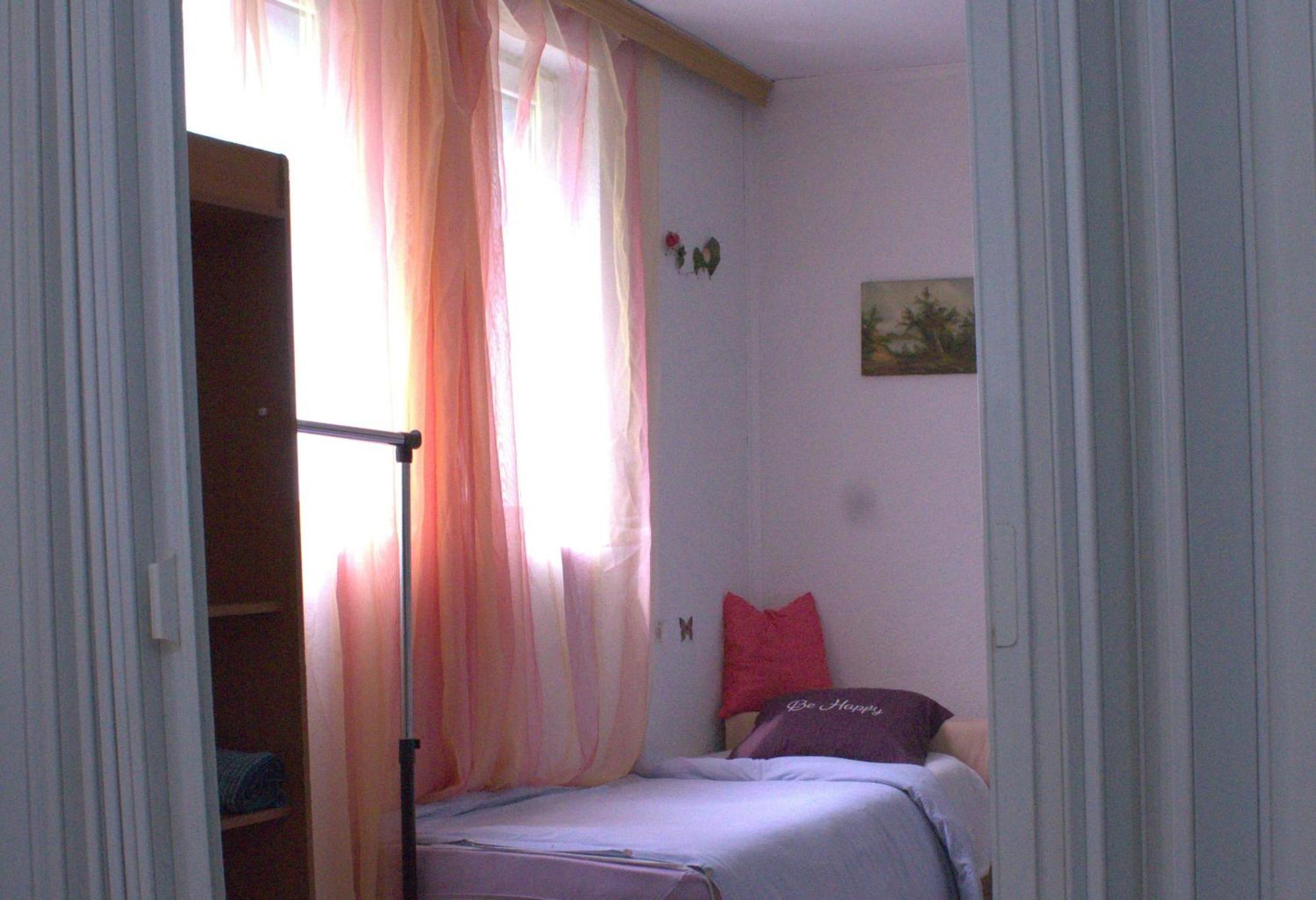 Adem'S Cozy Terrace Retreat Panzió Szkopje Kültér fotó