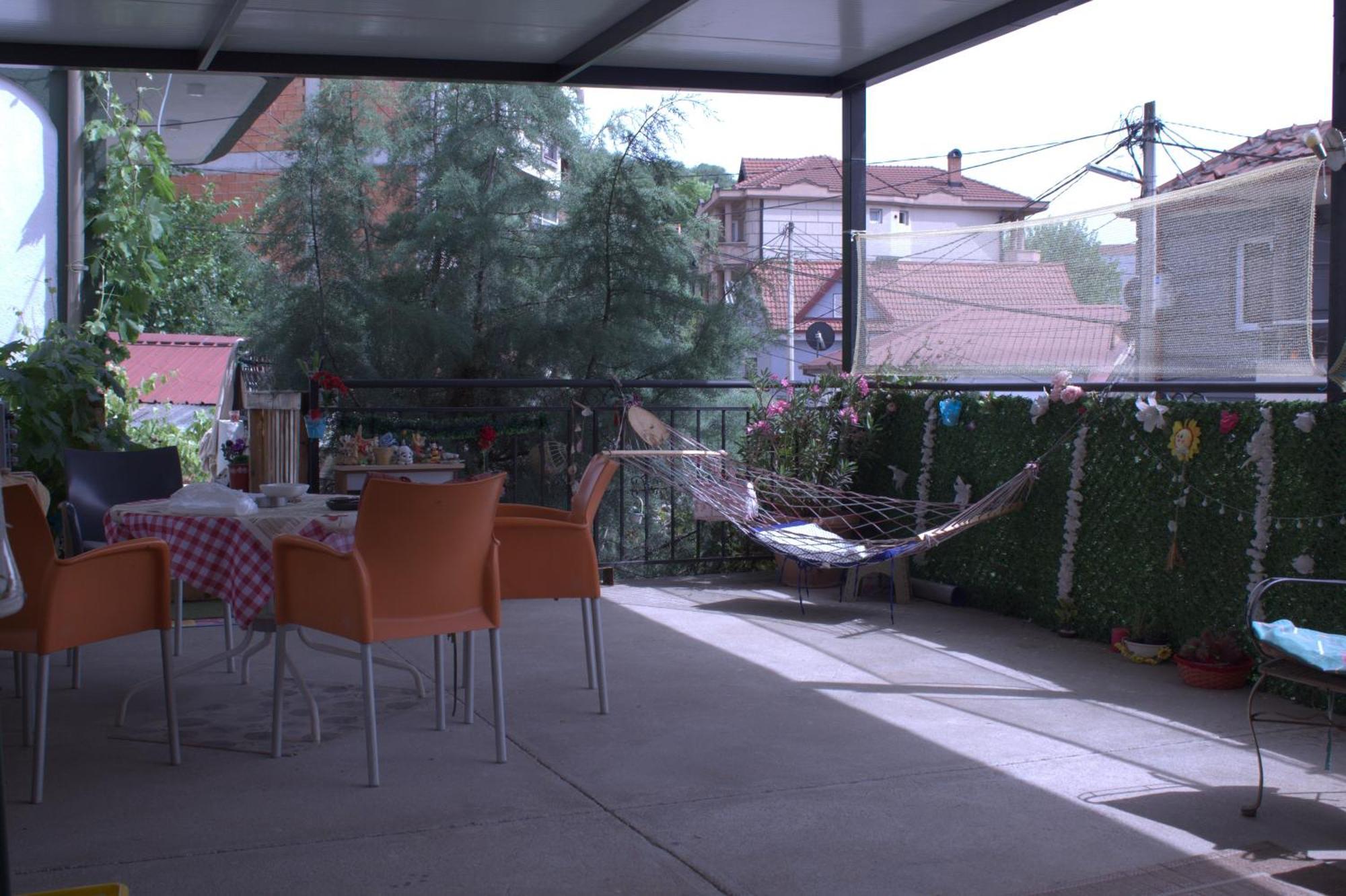 Adem'S Cozy Terrace Retreat Panzió Szkopje Kültér fotó